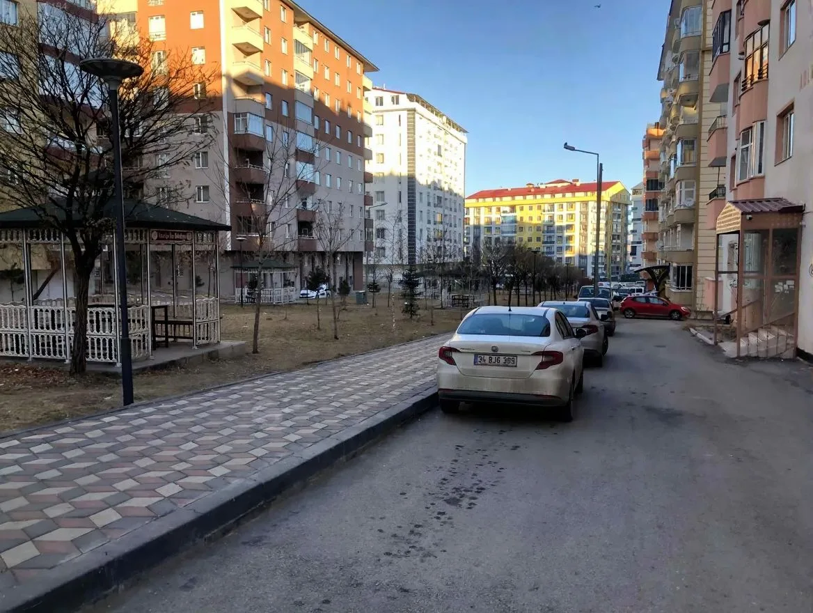Yakutiye Lalapaşa'da 2. Kat 185 m² 3+1 Kiralık Daire - 2