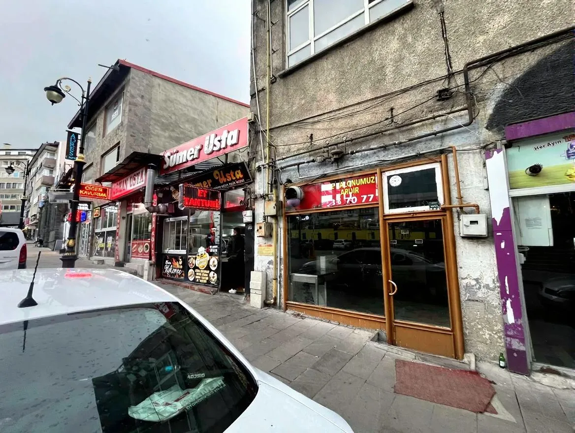 Yakutiye Lalapaşa'da 25 m² Kiralık İş Yeri - 1
