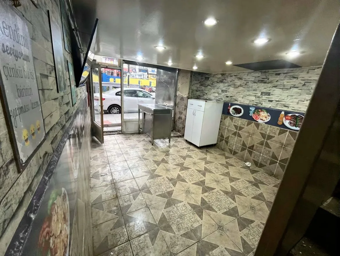 Yakutiye Lalapaşa'da 25 m² Kiralık İş Yeri - 2