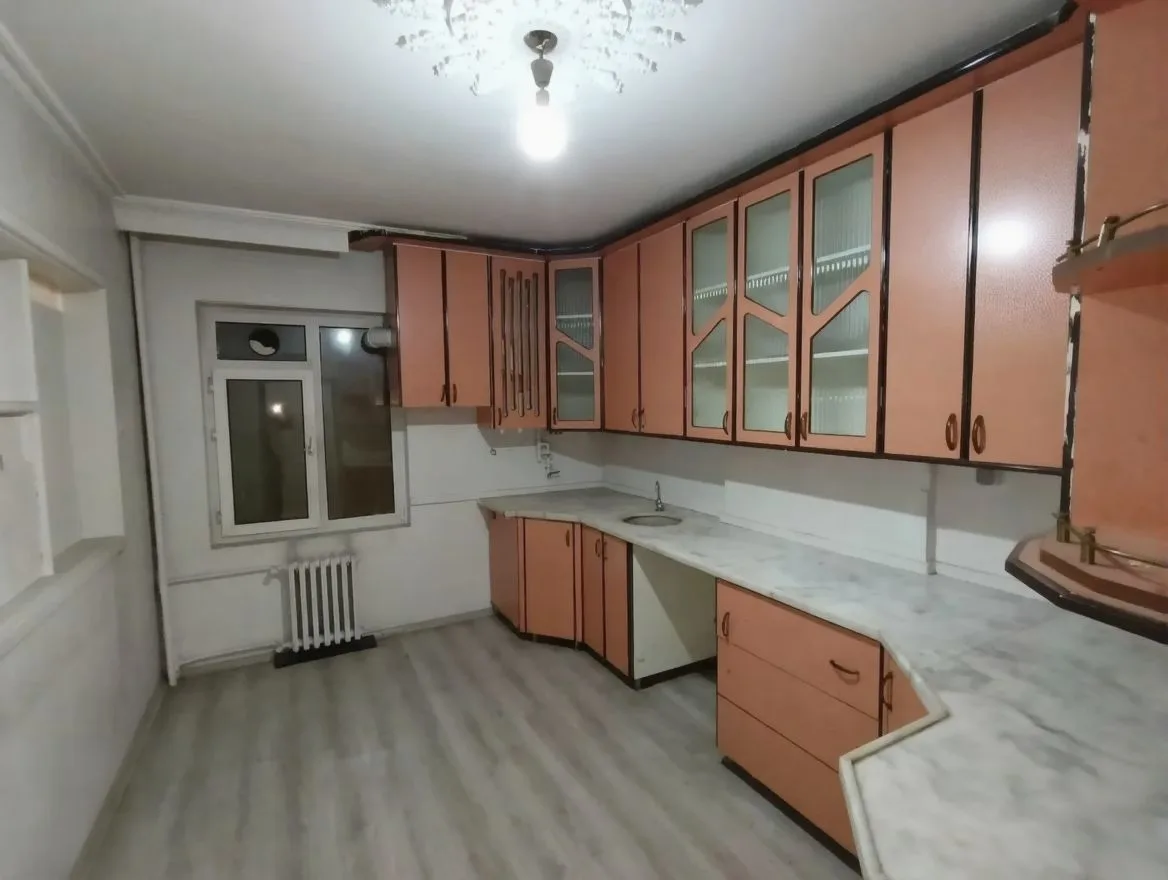 ŞEHİR MERKEZİNDE 220 m² 3+1 GENİŞ KİRALIK DAİRE | MERKEZİ ISITMA - Fotoğraf 6