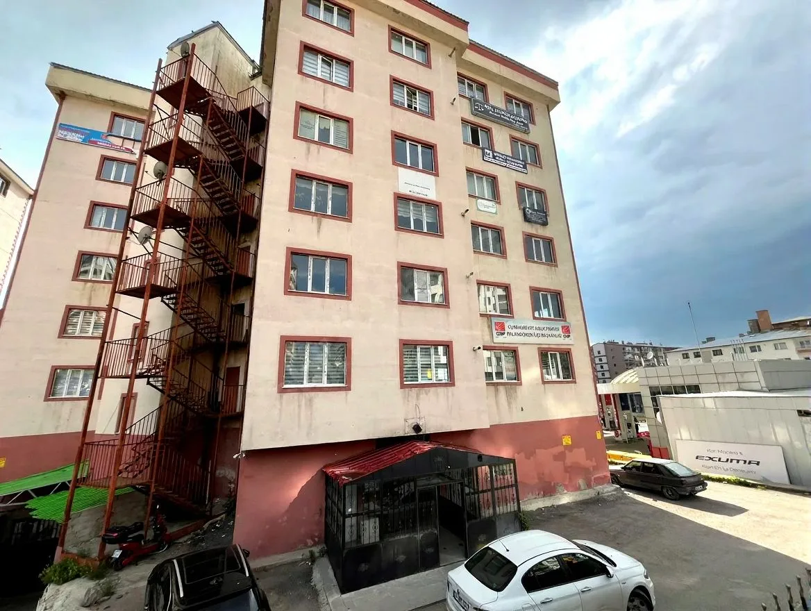Yakutiye Lalapaşa'da 3. Kat 77 m² Kiralık İş Yeri