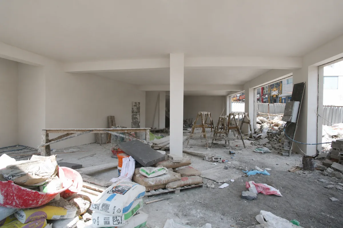 KÖŞE BAŞI • 3 CEPHELİ • ÖNÜ AÇIK • MERKEZİ KİRALIK İŞYERİ