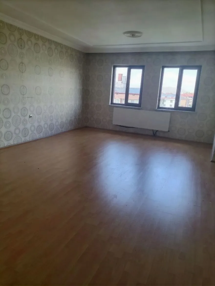 165M² ERZURUM KİRALIK 3+1 DAİRE YAKUTIYE SİTE İÇİ