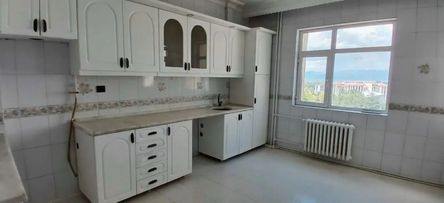 Yakutiye İstasyon'da 5. Kat 200 m² 3+1 Kiralık Villa