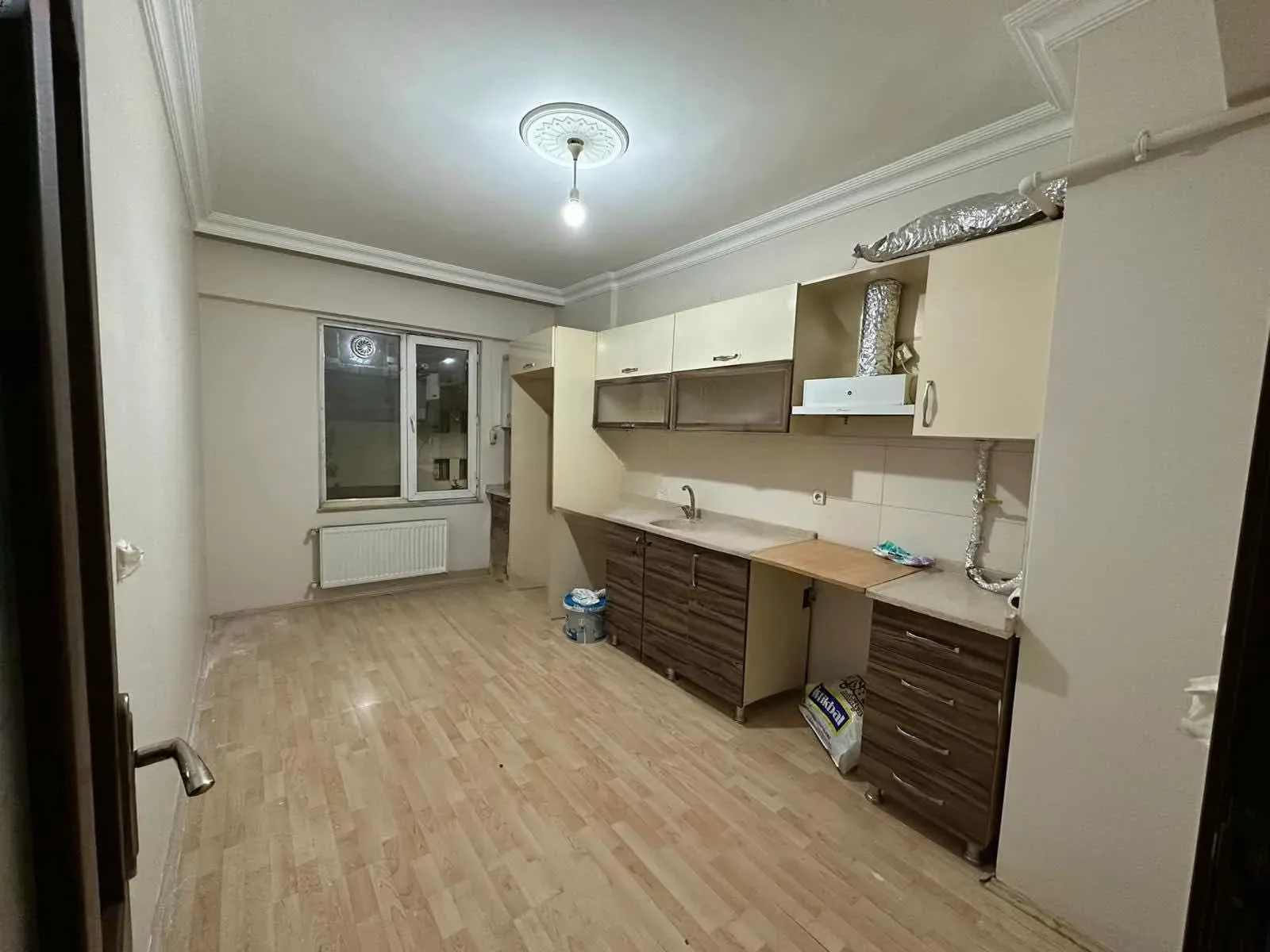 ERZURUM KİRALIK 3+1 DAİRE ARA/6 KAT 135M² YAKUTIYE