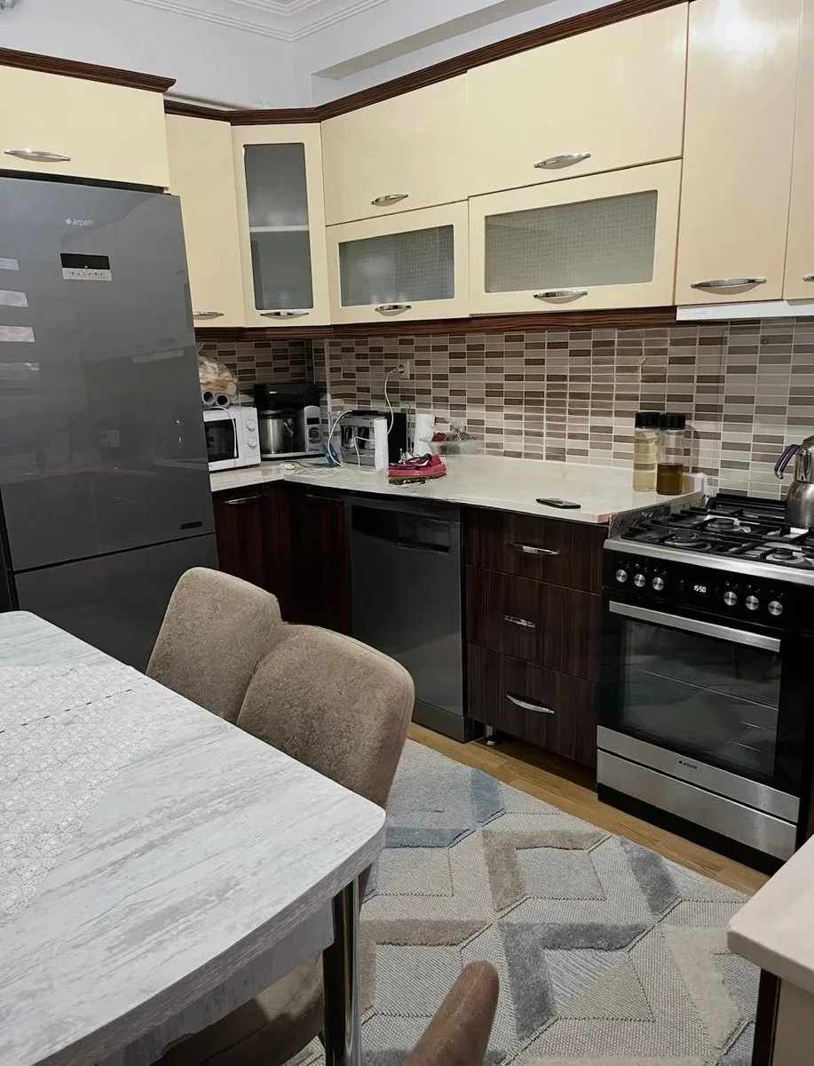 Yakutiye Lalapaşa'da 1. Kat 180 m² 3+1 Kiralık Daire