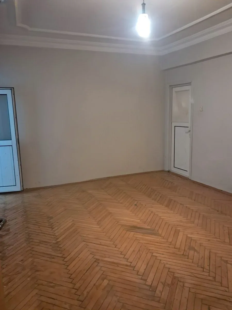 Yakutiye Lalapaşa'da 1. Kat 200 m² 3+1 Kiralık Daire