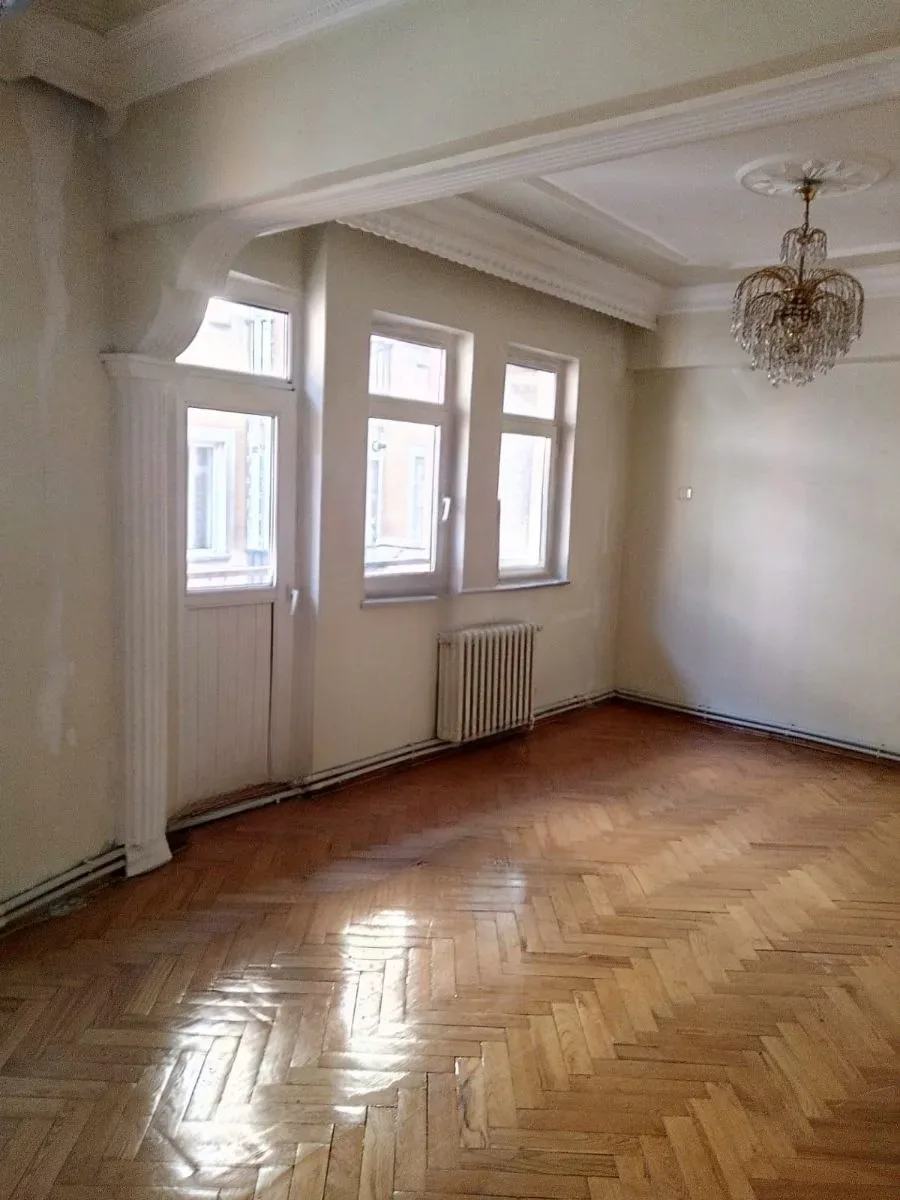 Yakutiye Lalapaşa'da 3. Kat 160 m² 3+1 Kiralık Daire