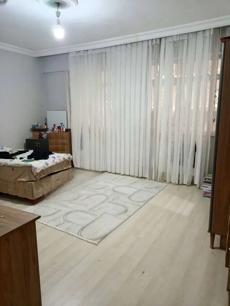 Yakutiye Lalapaşa'da 1. Kat 155 m² 3+1 Satılık Daire