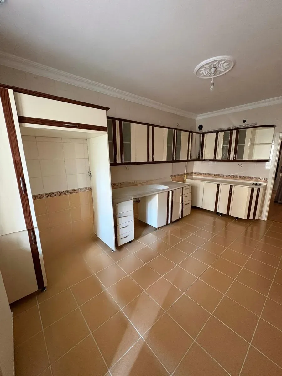 Palandöken Hüseyin Avni Ulaş'ta 1. Kat 180 m² 3+1 Satılık Daire