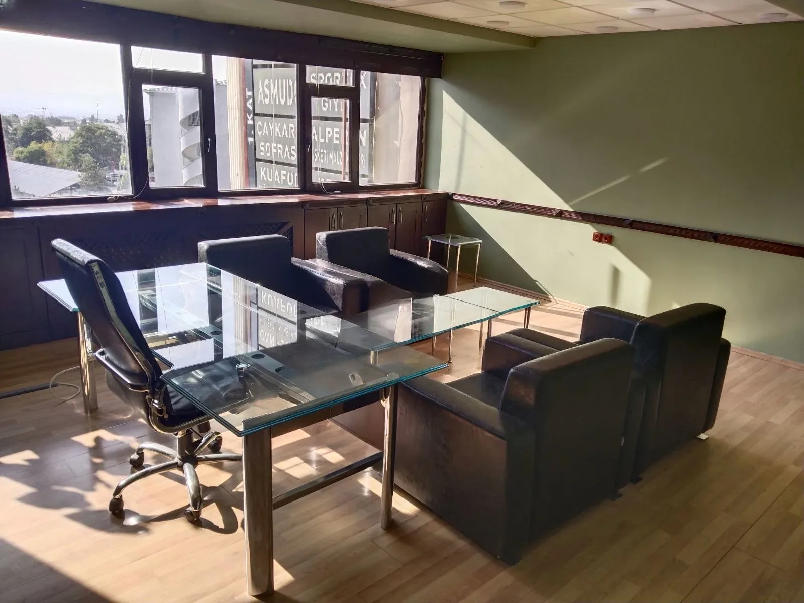 Yakutiye Lalapaşa'da 3. Kat 75 m² Kiralık İş Yeri
