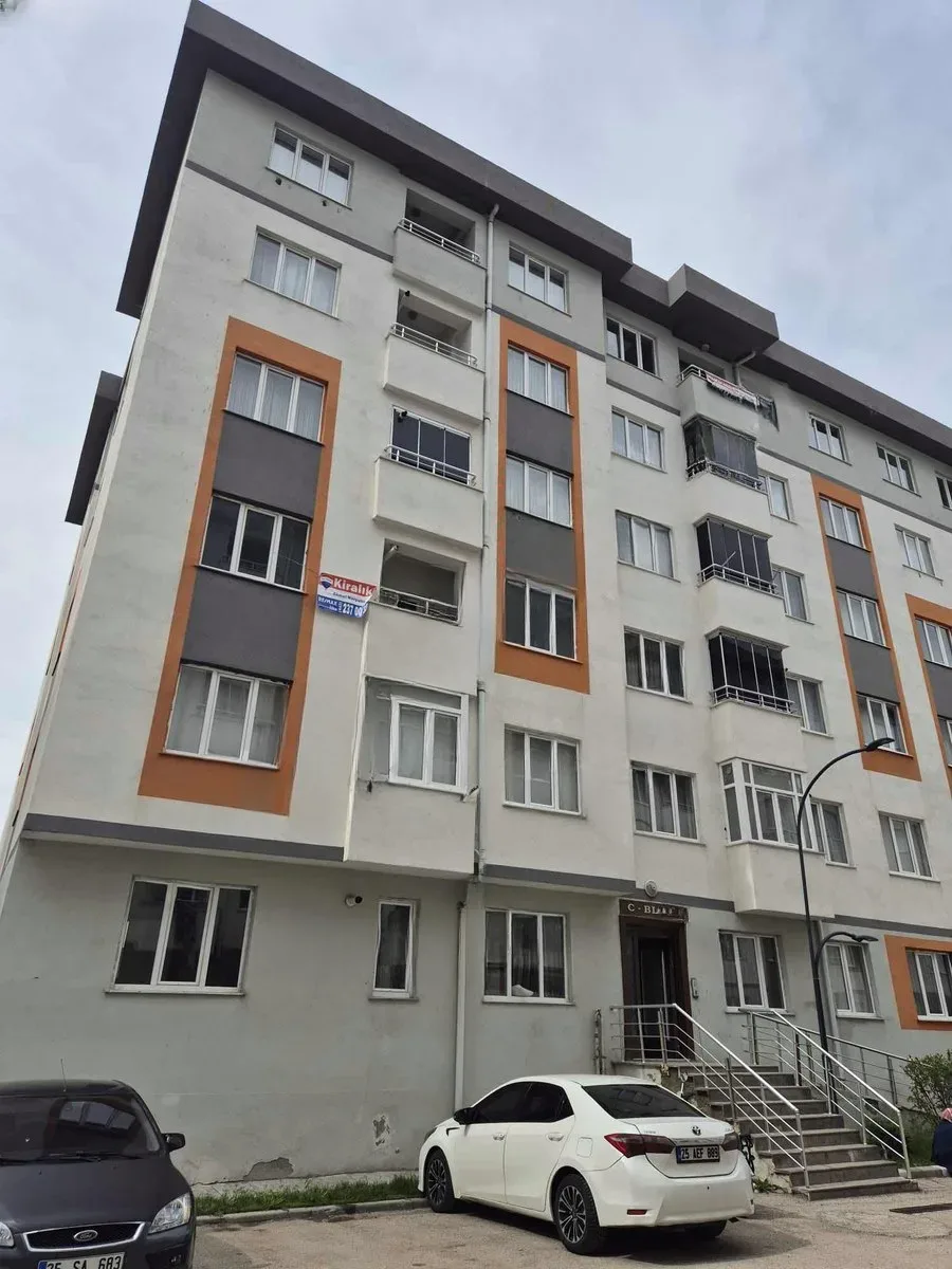 Yakutiye Terminal'da 5 Yaşında 5. Kat 80 m² 2+1 Kiralık Daire