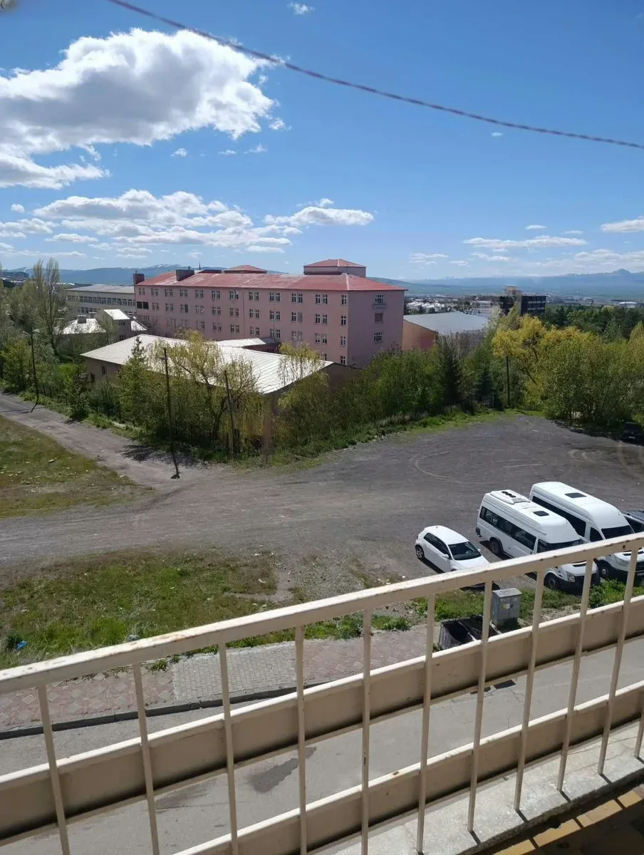 Palandöken Adnan Menderes'te 4. Kat 100 m² 2+1 Satılık Daire