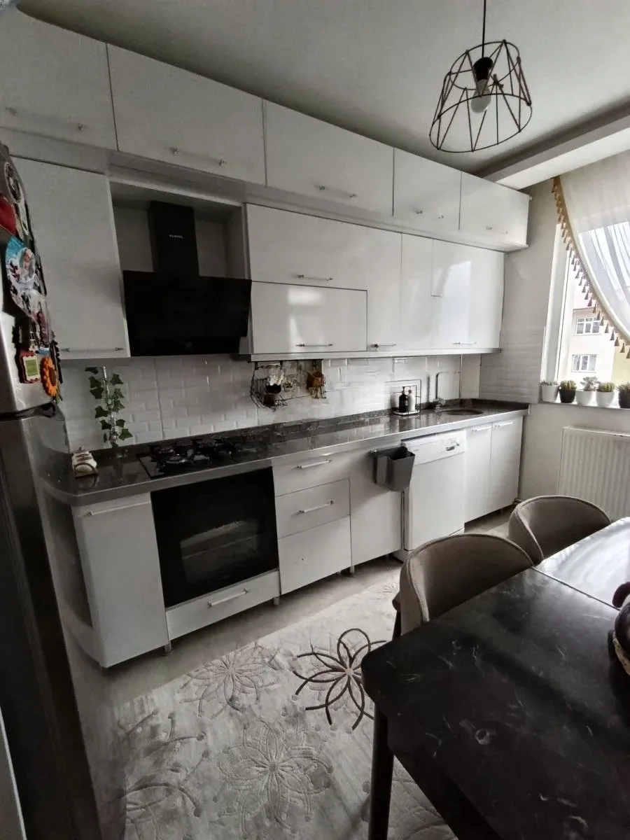 Palandöken Adnan Menderes'te 3. Kat 145 m² 3+1 Satılık Daire