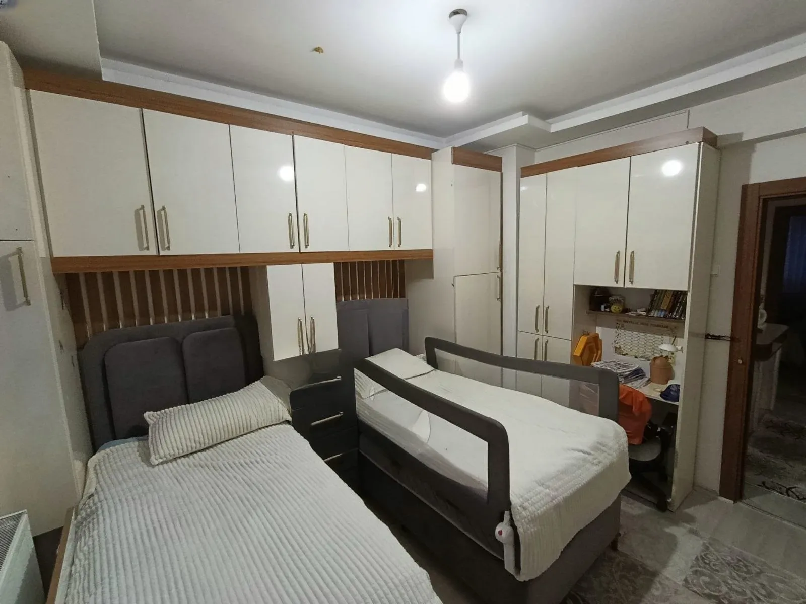 Palandöken Adnan Menderes'te 3. Kat 145 m² 3+1 Satılık Daire