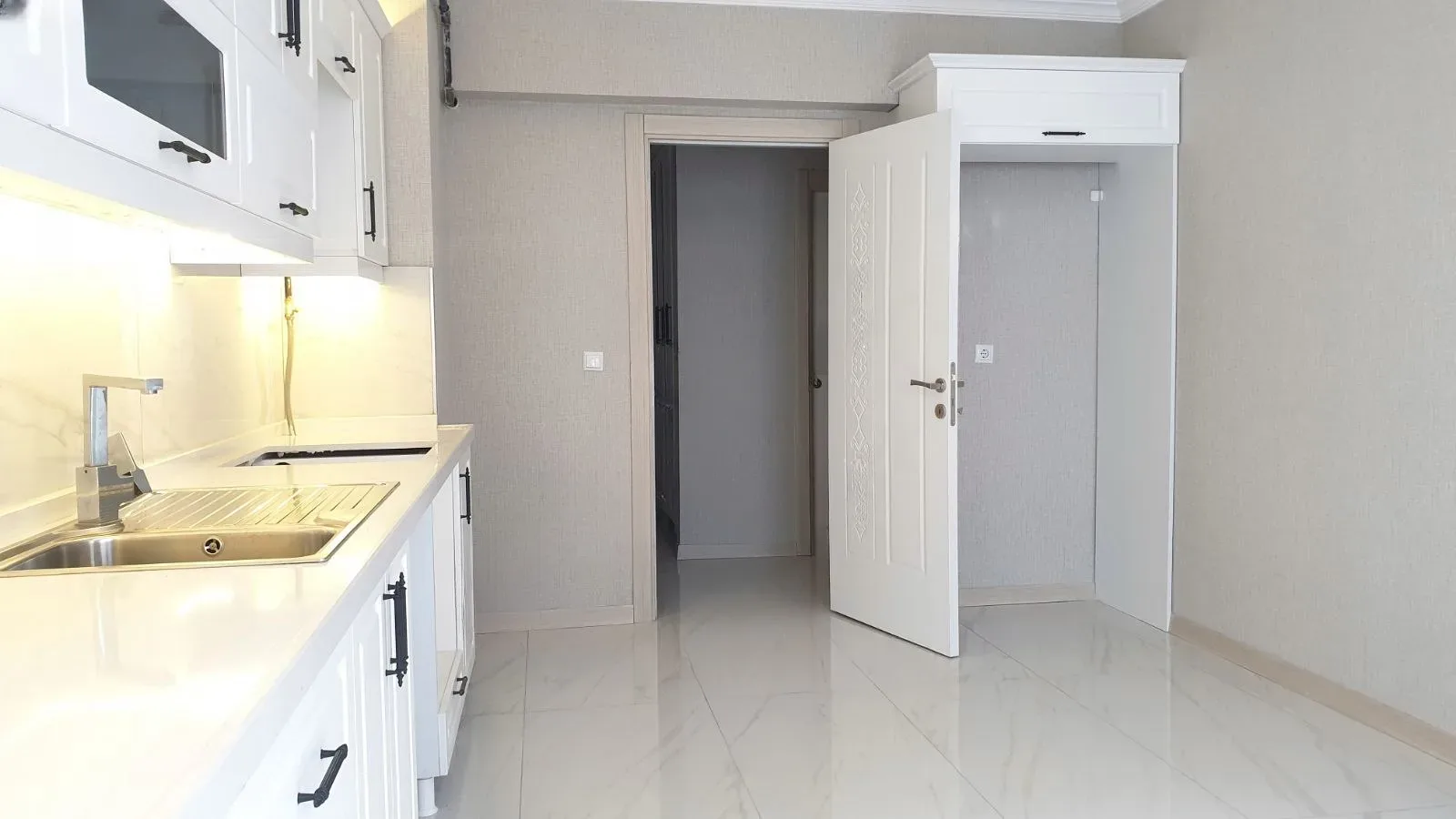 Palandöken Adnan Menderes'te 5 Yaşında 3. Kat 145 m² 3+1 Satılık Daire - Fotoğraf 13