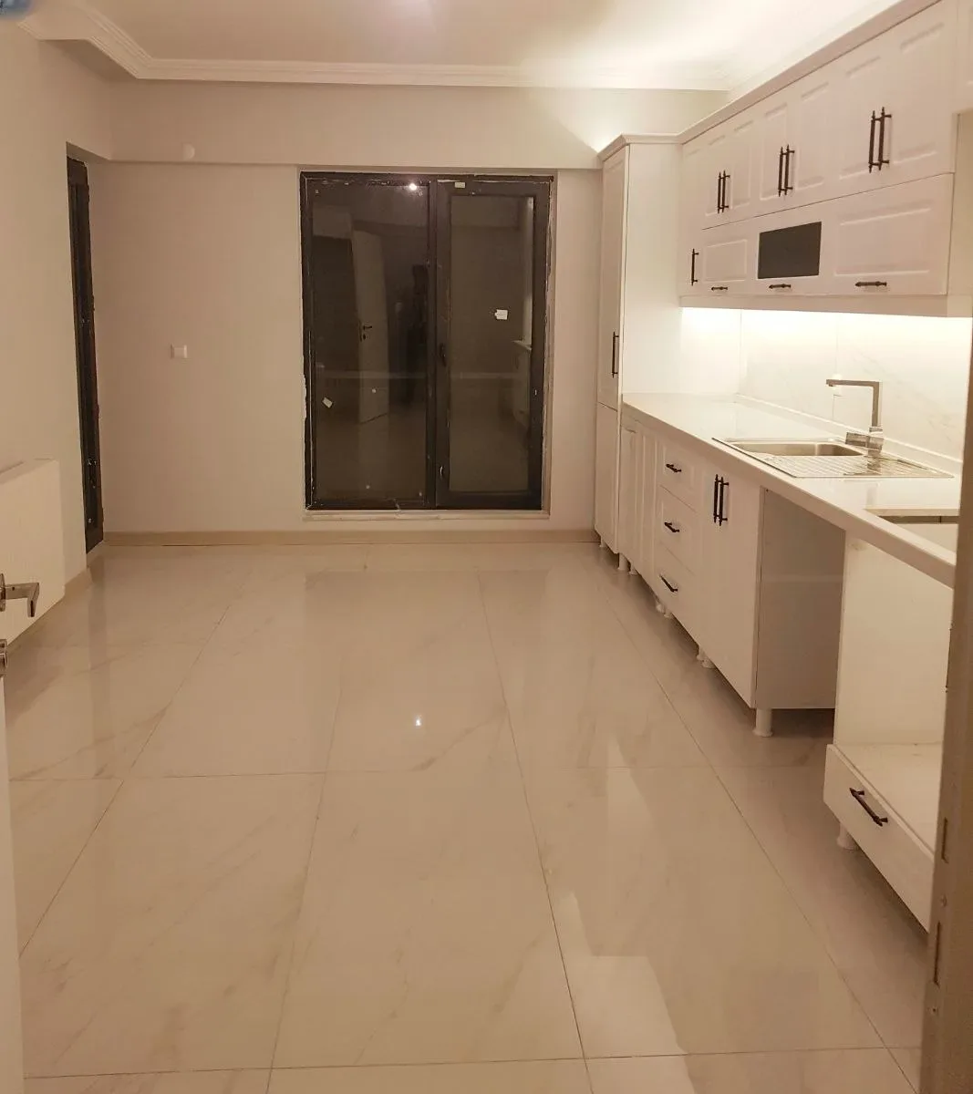 Palandöken Adnan Menderes'te 5 Yaşında 3. Kat 145 m² 3+1 Satılık Daire