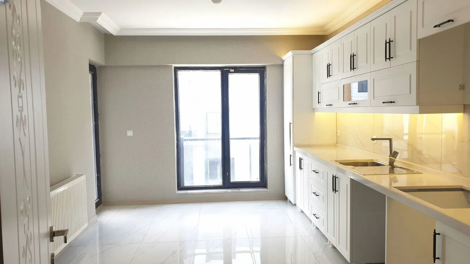 Palandöken Adnan Menderes'te 5 Yaşında 3. Kat 145 m² 3+1 Satılık Daire