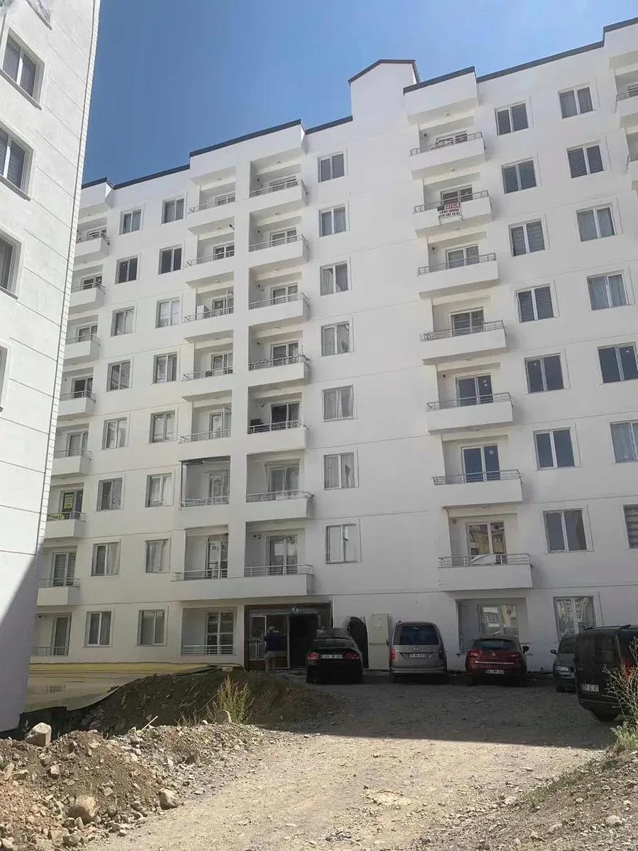 Palandöken Hüseyin Avni Ulaş'ta 3 Yaşında 4. Kat 42 m² 1+1 Satılık Daire