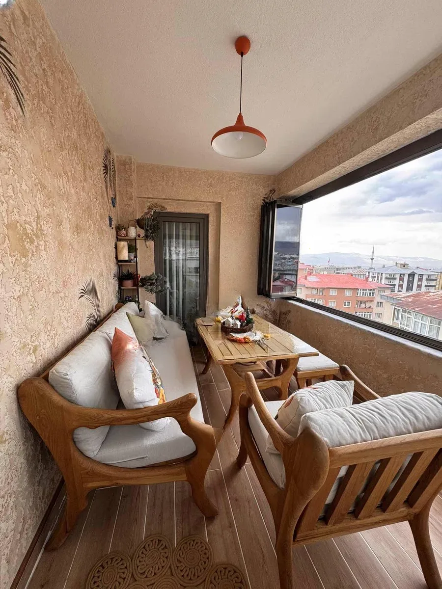 Palandöken Hüseyin Avni Ulaş'ta 2 Yaşında 5. Kat 190 m² 4+1 Satılık Daire