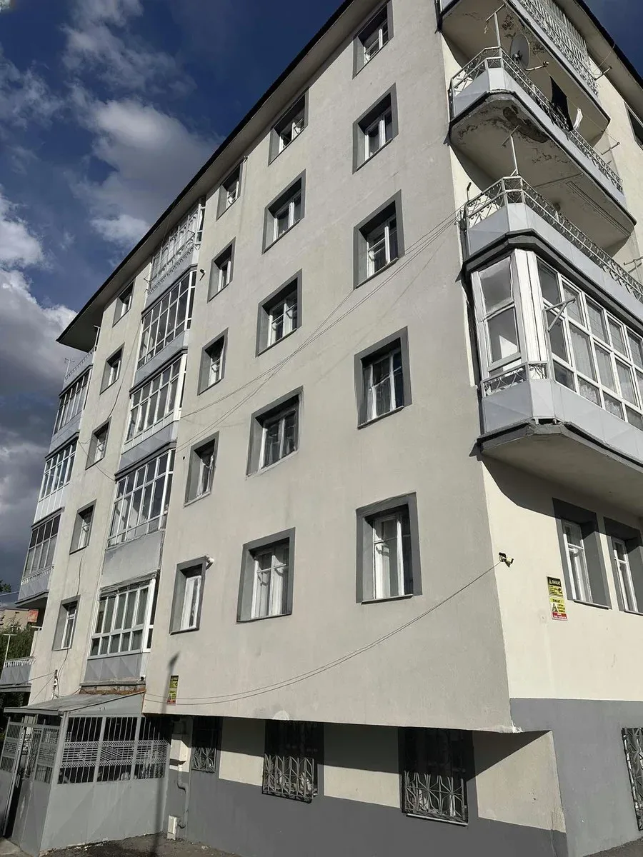 Yakutiye Lalapaşa'da 3. Kat 140 m² 3+1 Satılık Daire