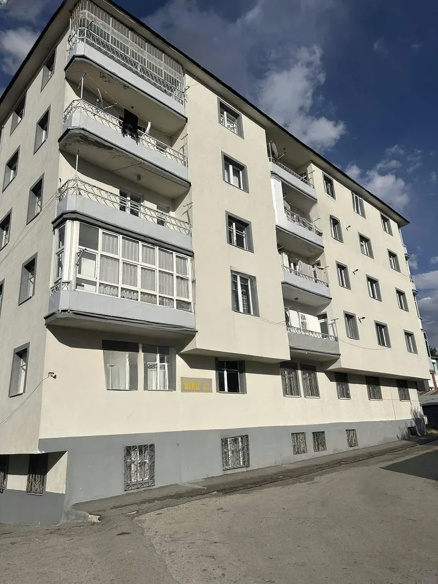 Yakutiye Lalapaşa'da 3. Kat 140 m² 3+1 Satılık Daire
