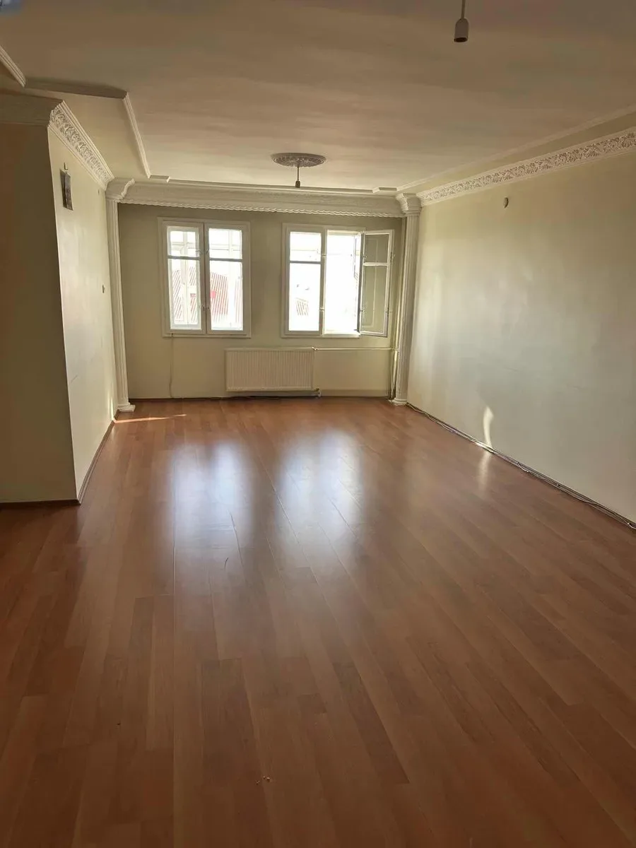 Yakutiye Lalapaşa'da 3. Kat 140 m² 3+1 Satılık Daire