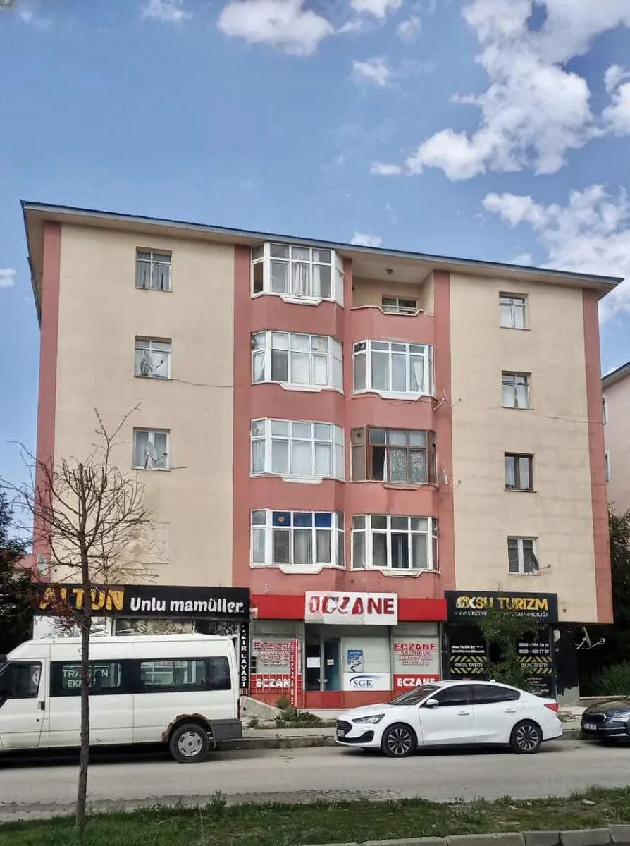 Aziziye Merkez'de 3. Kat 195 m² 4+1 Satılık Daire