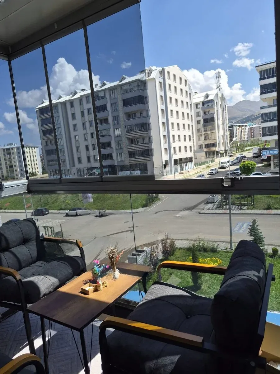 Palandöken Hüseyin Avni Ulaş'ta 5 Yaşında 2. Kat 175 m² 4+1 Satılık Daire - Fotoğraf 14