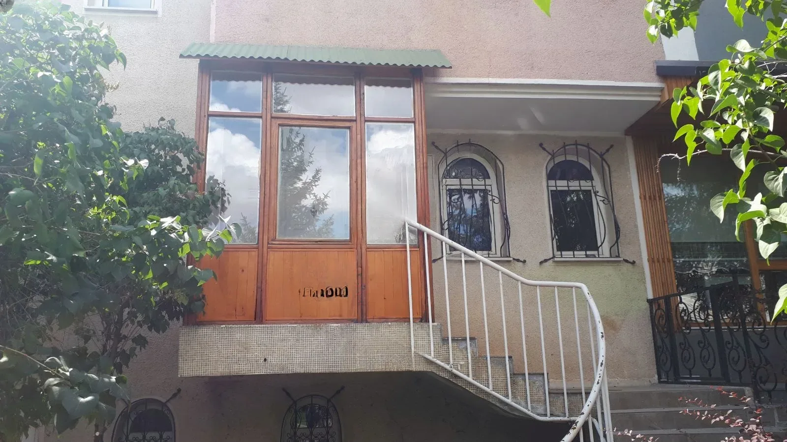 Palandöken Adnan Menderes'te 280 m² 5+1 Satılık Villa