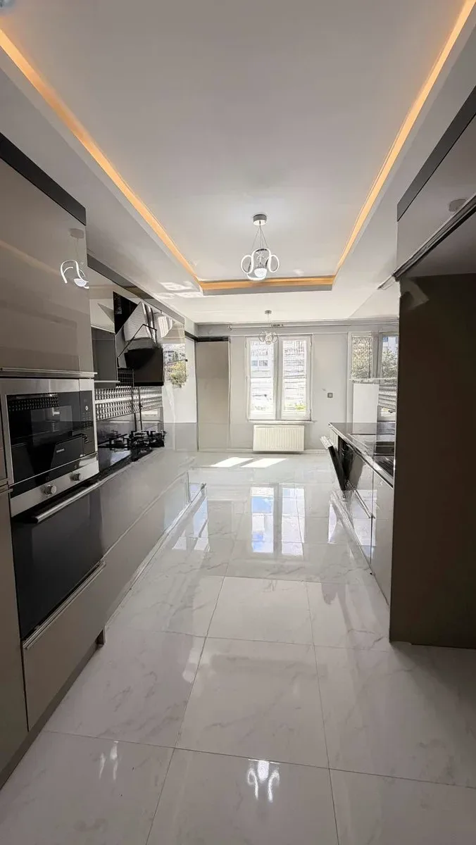 Yakutiye İstasyon'da 3. Kat 195 m² 4+1 Satılık Daire