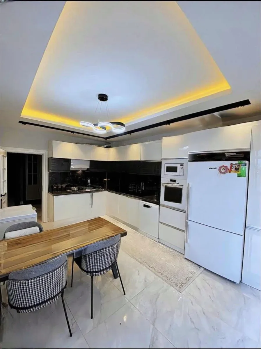 Aziziye Merkez'de 2 Yaşında 2. Kat 220 m² 4+1 Satılık Daire