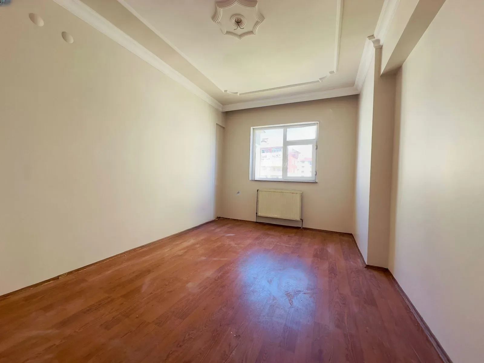 Palandöken Hüseyin Avni Ulaş'ta 3. Kat 185 m² 4+1 Kiralık Daire