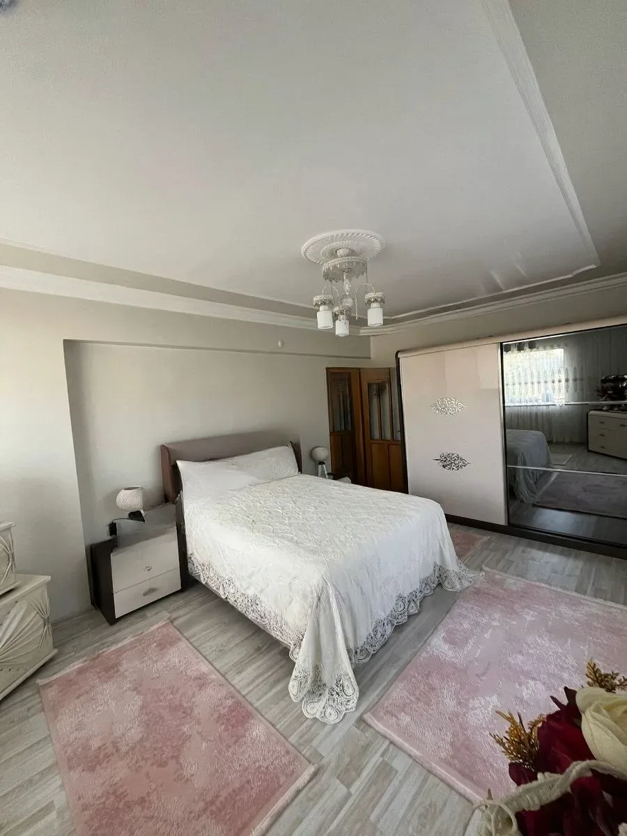 Palandöken Adnan Menderes'te 1. Kat 180 m² 3+1 Satılık Daire - Fotoğraf 11