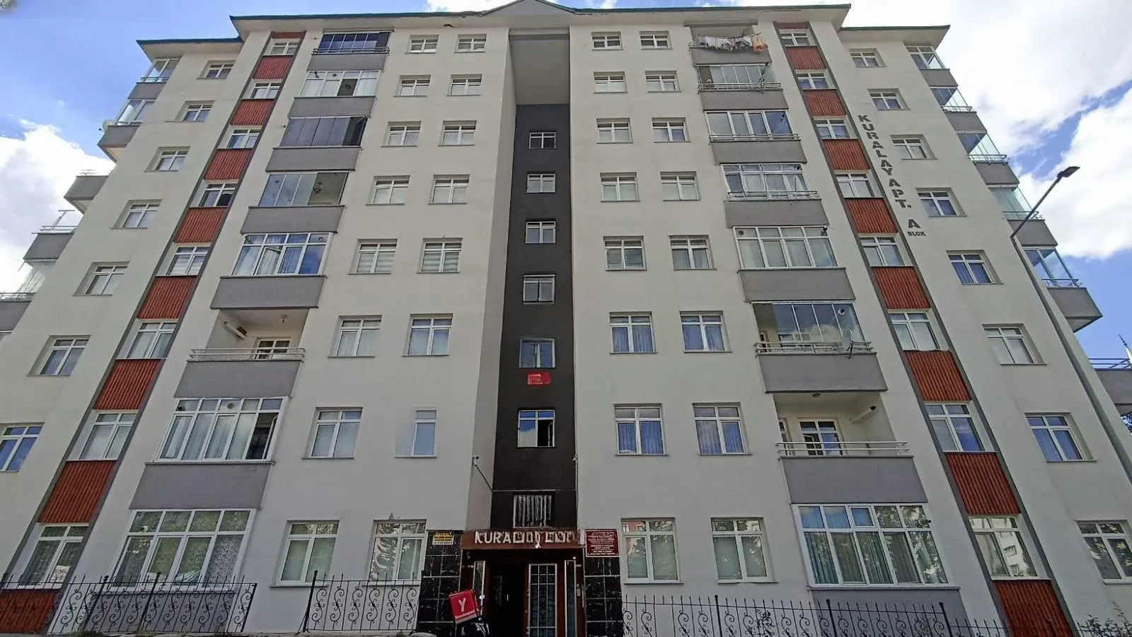 Palandöken Yunusemre'de 3. Kat 180 m² 3+1 Satılık Daire