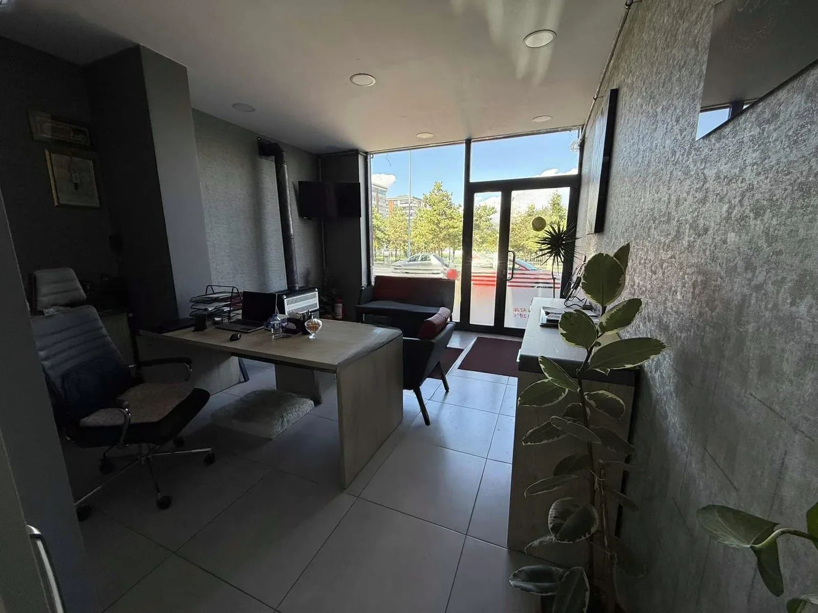 Yakutiye İstasyon'da 35 m² Satılık İş Yeri - 3