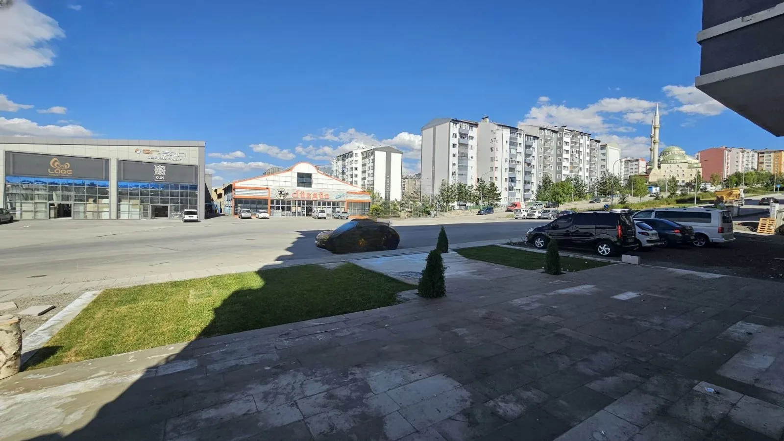 Yakutiye Terminal'da 250 m² Kiralık İş Yeri - 1