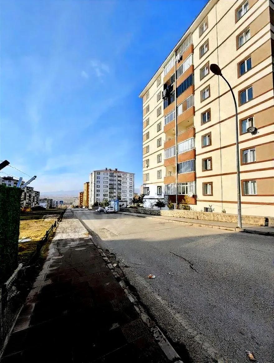 ERZURUM KİRALIK MERKEZİ ISITMALI 3+1 DAİRE | 175M² YAKUTIYE