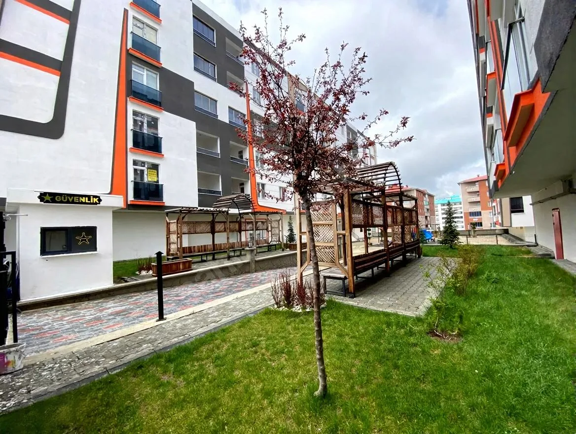 ERZURUM SATILIK 4+1 DAİRE GİRİŞ KAT KAT 186M² PALANDÖKEN