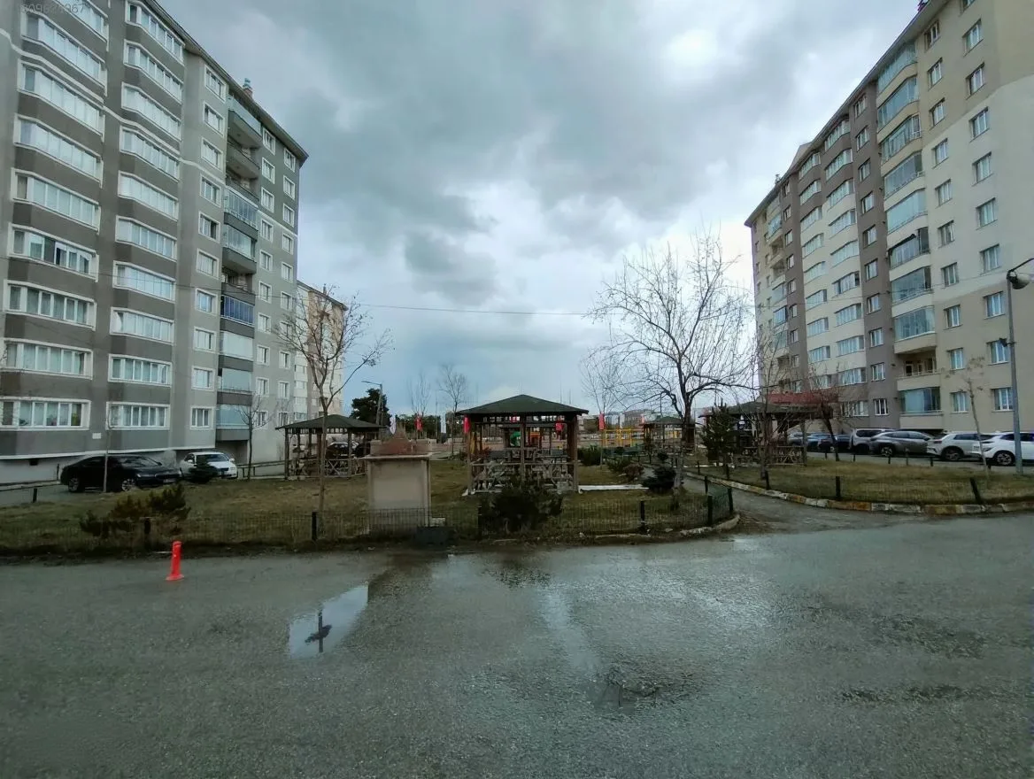 ERZURUM SATILIK 4+1 DAİRE | YAKUTIYE 220M² MERKEZİ ISITMALI - Fotoğraf 24