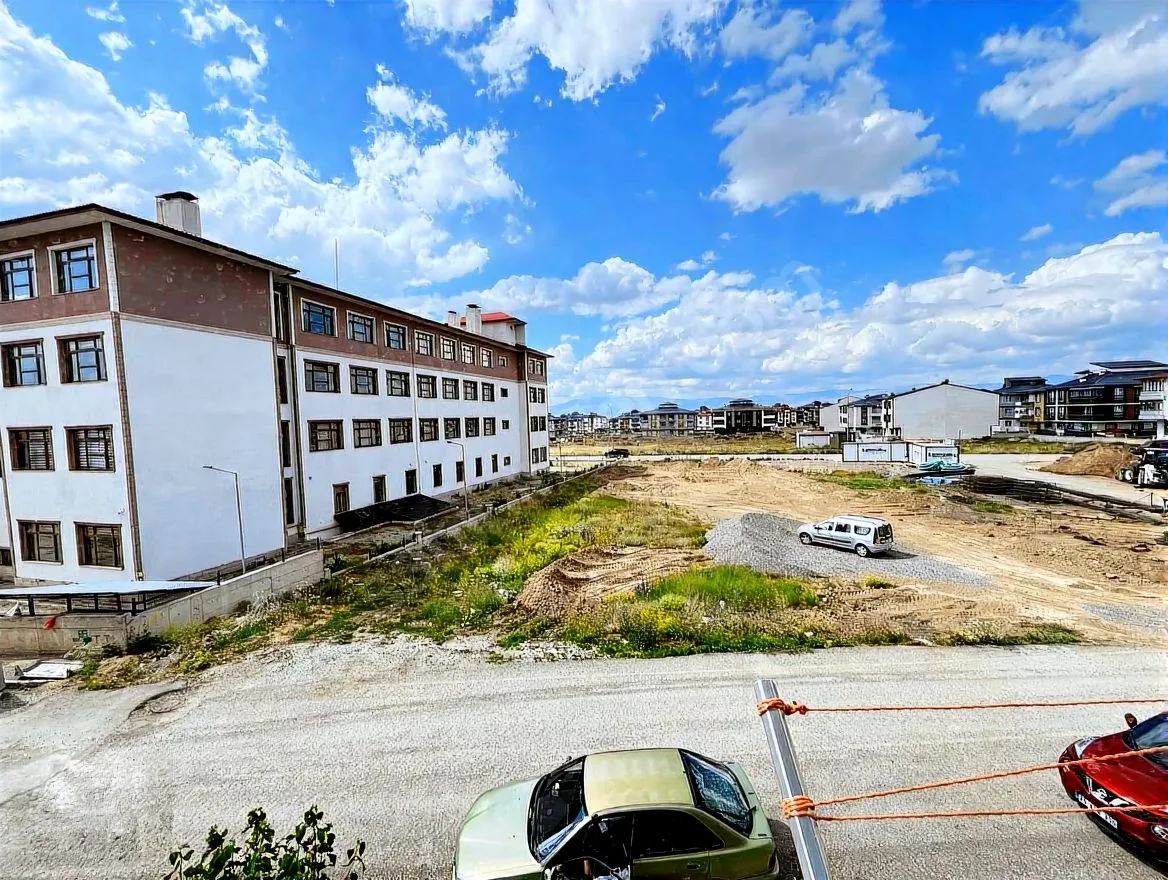 ERZURUM SATILIK 3+1 DAİRE ARA/3 KAT 135M² AZIZIYE - Fotoğraf 7