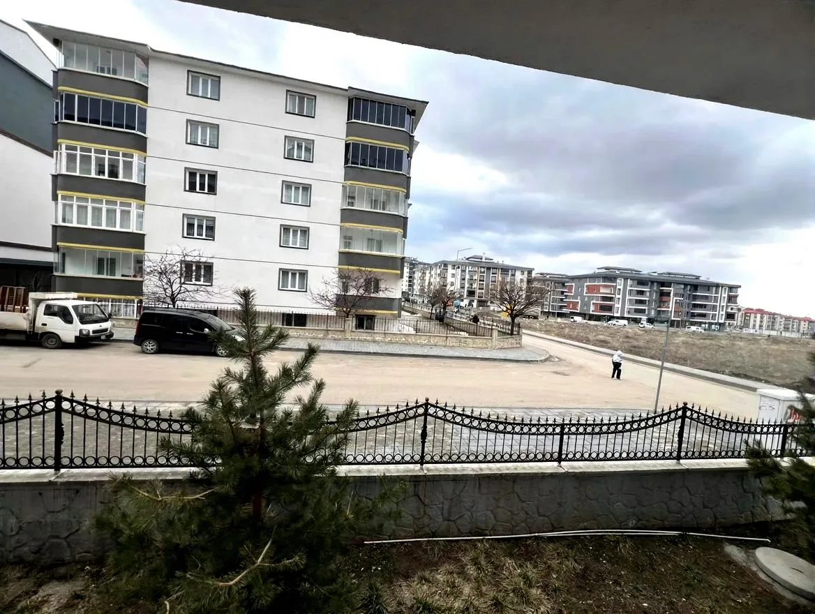 ERZURUM SATILIK 3+1 DAİRE | YAKUTIYE 120M² MERKEZİ ISITMALI - Fotoğraf 22