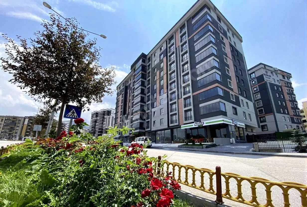ERZURUM PALANDÖKEN HÜSEYIN AVNI ULAŞ MH. SATILIK DÜKKAN 195M²